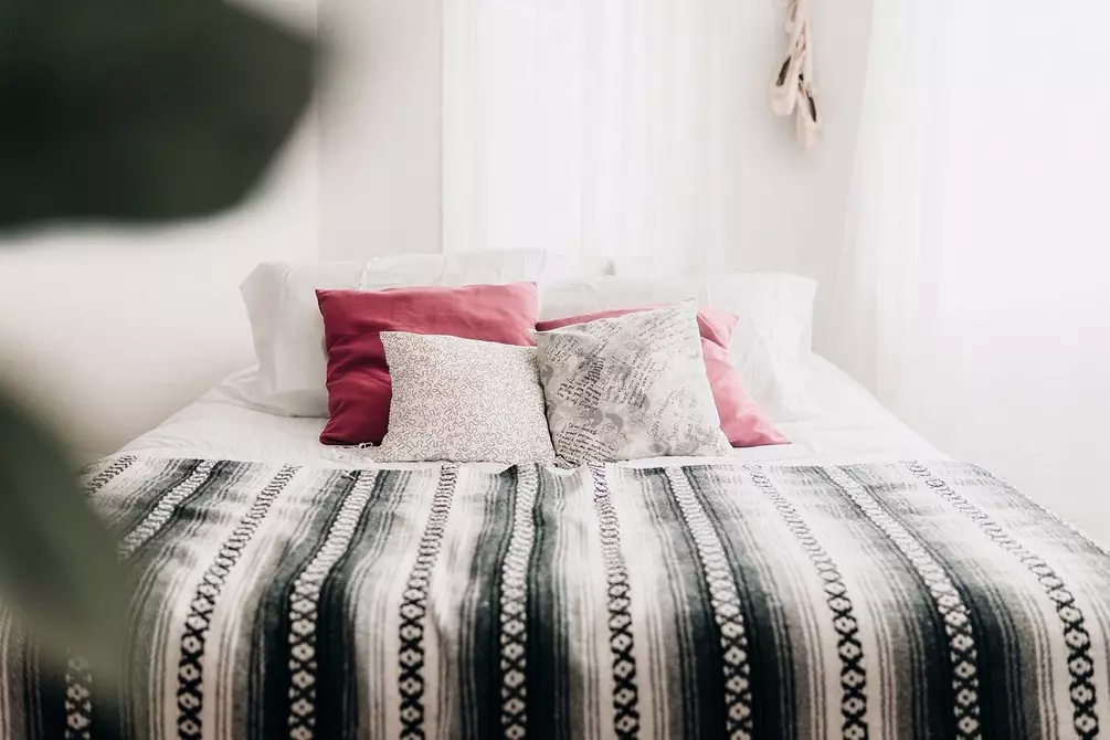 6 Möglichkeiten, das Bett zu speichern, damit es das Schlafzimmer schmücken 8728_31