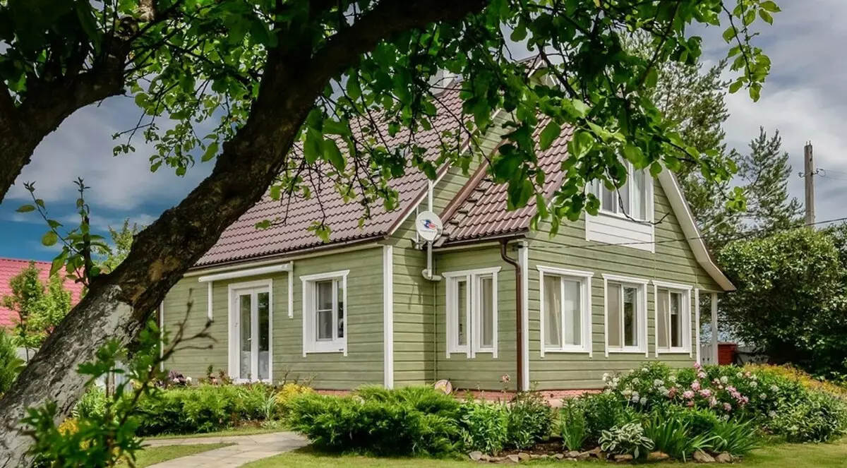 Budsjettendring av en gammel hytte: fra sovjetisk til det moderne interiøret