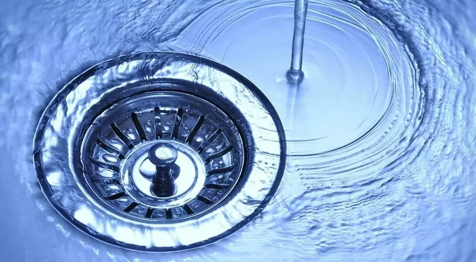 Kako očistiti sudoper u kuhinji: 6 metoda i savjeta o prevenciji