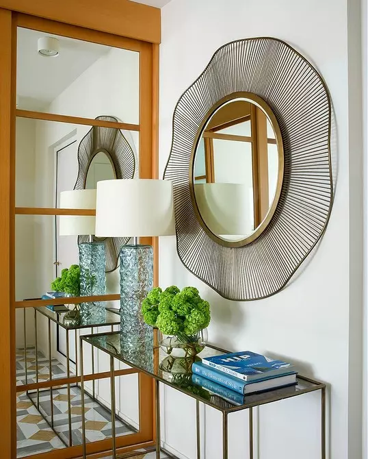 Mirror in the hallway: design ideas and tips on choosing the desired accessory 8800_64