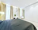 Mes atkreipiame miegamojo dizainą su ruožų lubomis: patarimai ir 50 pavyzdžių 8872_53