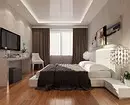 Ние го подготвуваме дизајнот на спалната соба со истегнување на тавани: Совети и 50 примери 8872_82