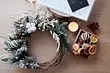 Cara nggawe Wreath Taun Anyar nganggo tangan sampeyan dhewe: 5 pilihan sing gampang lan apik
