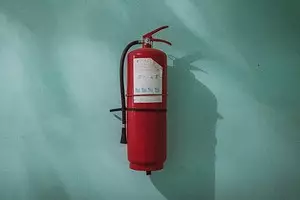 Vyberte si hasicí přístroj pro chaty: 5 Důležité otázky, na které potřebujete odpovědět před nákupem 8894_1