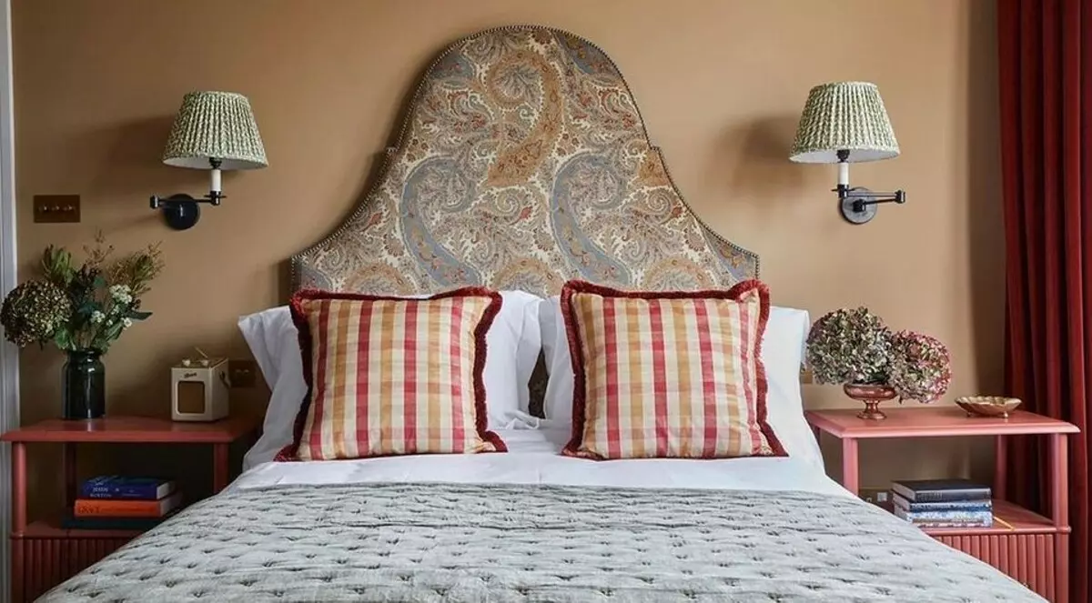 Πολύ διακοσμητικά: 8 κρεβάτια με όμορφα κεφαλάρια στα οποία ερωτευτείτε