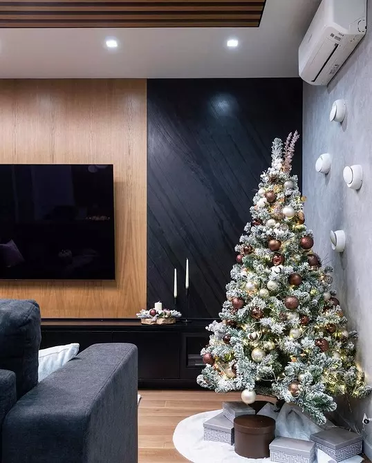 How to decorate the Christmas tree for the new year 2021: Trends and ideas 895_49