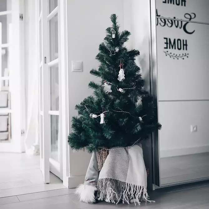 Täze ýyl üçin Ro Christmasdestwo agajyny nädip bezäp, tendensiýalar we pikirler 895_58