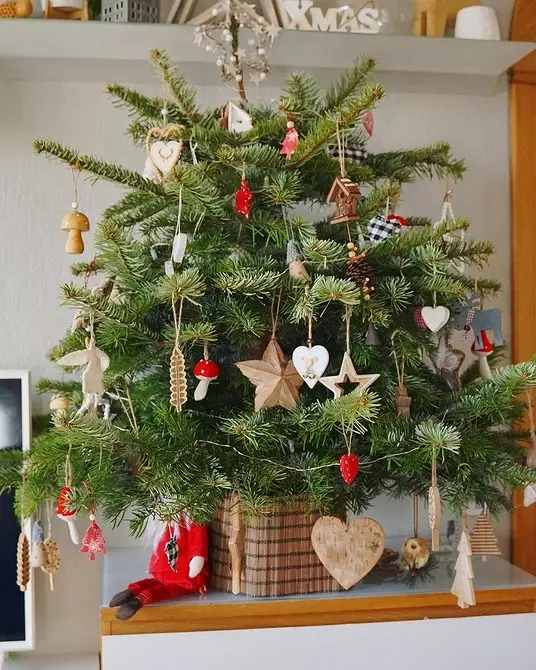 Comment décorer l'arbre de Noël pour la nouvelle année 2021: Tendances et idées 895_59