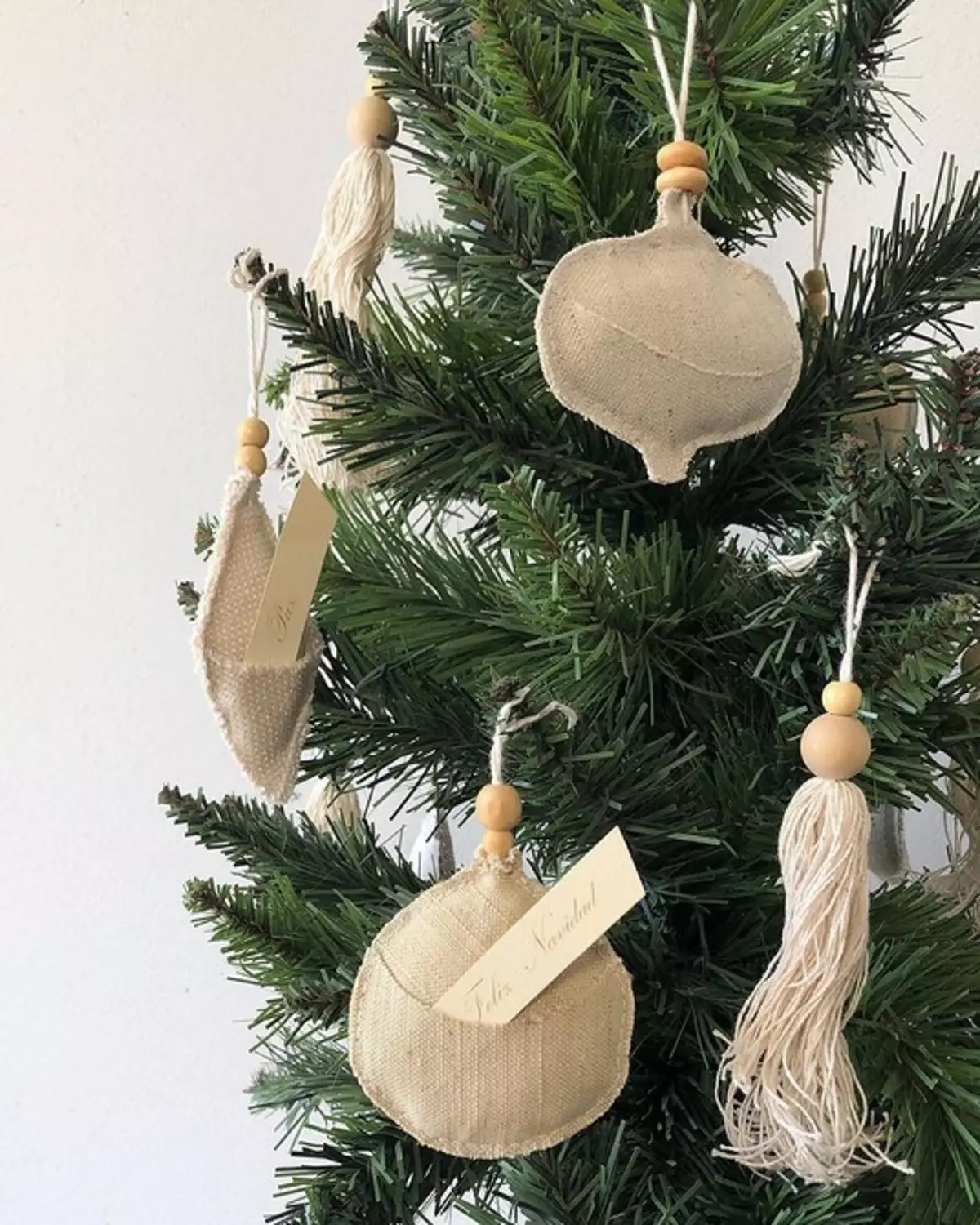 Come decorare l'albero di Natale per il nuovo anno 2021: Tendenze e idee 895_75