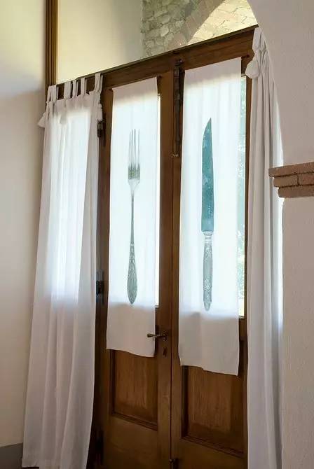 Velg dekorative gardiner på døråpningen: design tips og 70 interessante eksempler 9077_112