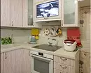 Mutfakta TV'yi nerede Yerleştirilir: 5 Koltuklar ve Faydalı İpuçları 9099_52