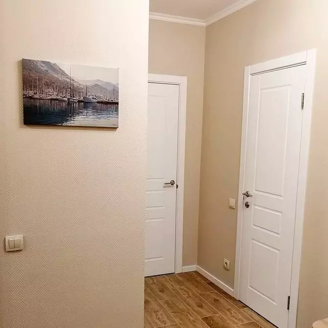 Apa yang harus menjadi kertas dinding di koridor: petua dan contoh berguna dengan foto 9145_23