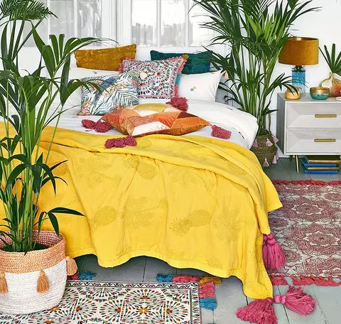 Pokryté ananásovým posteľou a deco ...