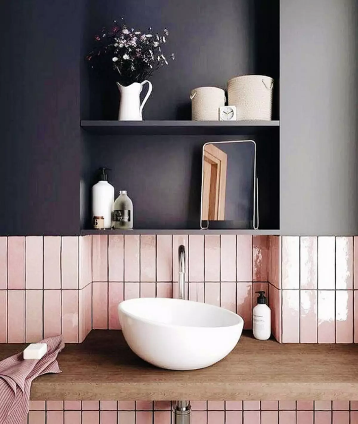 Μη εύκολη κεραμική: 60 Ιδέες σχεδιασμού για τη χρήση πλακιδίων στην τουαλέτα 9369_26
