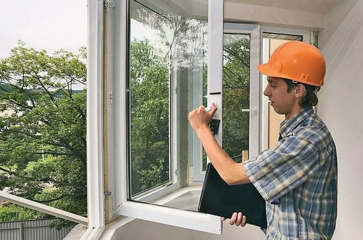 Cosa fare se soffia fuori dalla finestra di plastica 9375_6