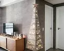 Hoe vindt u een plaats voor kerstboom in een klein appartement: 6 oplossingen voor eigenaren 939_12