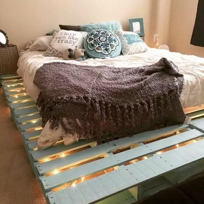 Cómo hacer una cama independientemente de las paletas: instrucciones paso a paso 9432_35