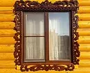 लाकडी घरामध्ये खिडकीवर कोरलेली प्लॅटबँड: मातृत्व आणि स्थापित करा स्वतःला करा 9481_26
