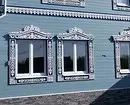 Vyřezávané platbandy na oknech v dřevěném domě: maternity a nainstalovat to sami 9481_7
