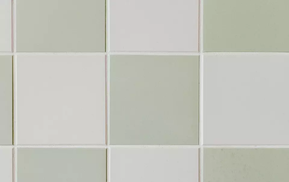 What to livel the seams between tiles in the bathroom? 9505_5