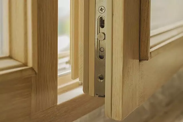 Com aïllar les finestres de fusta: 5 maneres pressupostàries i la tecnologia de l'aïllament suec