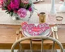Como servilletas ben dobradas para unha mesa festiva: 11 xeitos de impresionar aos teus convidados 9623_22