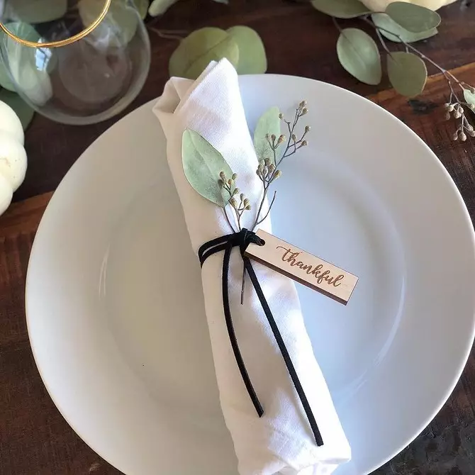 Comment des serviettes joliment pliées pour une table festive: 11 façons d'impressionner vos invités 9623_37