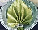 ¿Qué tan bellamente dobló las servilletas para una mesa festiva: 11 maneras de impresionar a sus invitados 9623_45