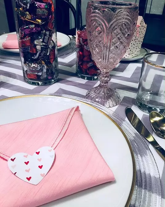 چگونه دستمال سفره های زیبا برای یک میز جشن: 11 راه برای تحت تاثیر قرار دادن مهمانان خود 9623_52
