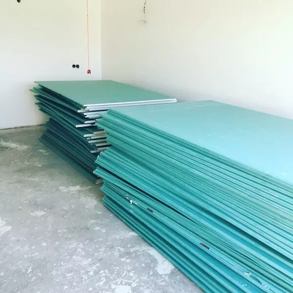 Moisture-resistant plasterboard lahat