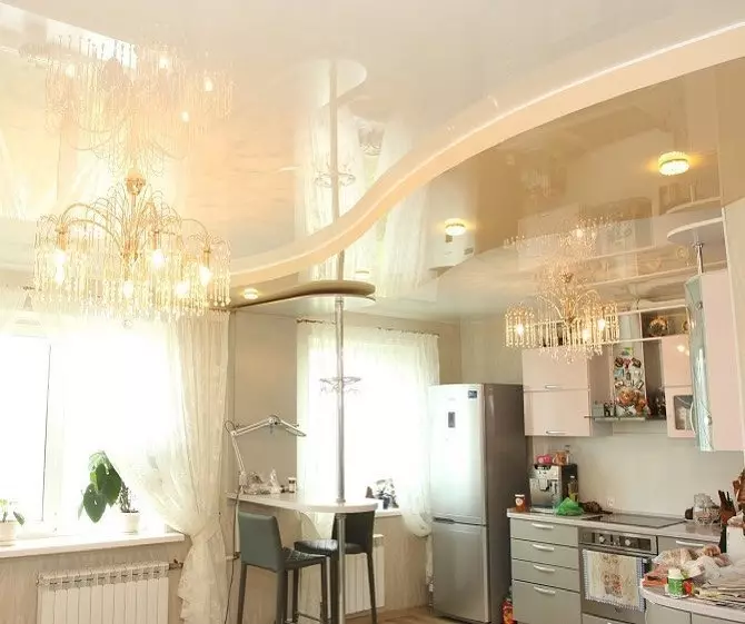 Comment localiser des lampes sur le plafond extensible 9696_95