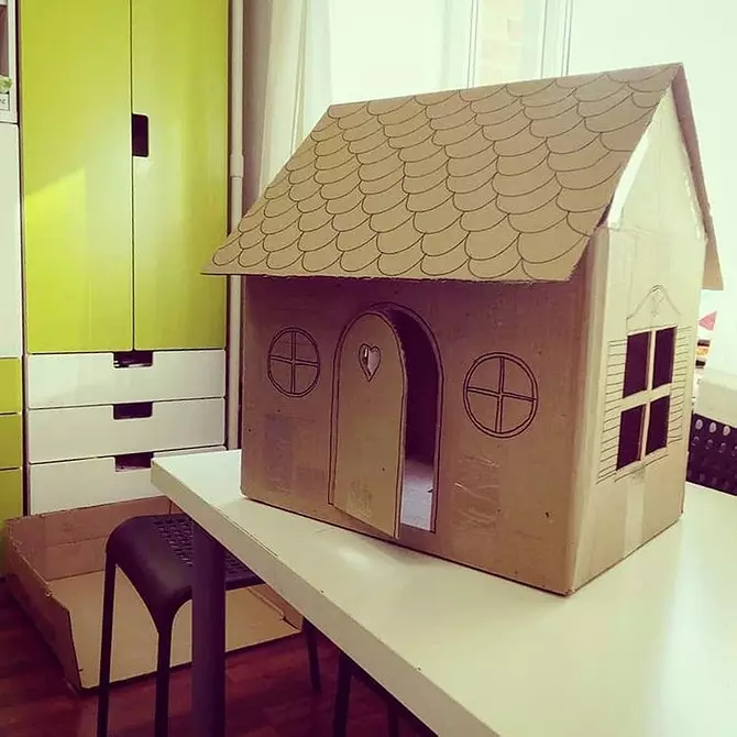 अपने हाथों से बॉक्स से एक कठपुतली घर बनाना: एक असामान्य सजावट बनाने के लिए निर्देश 9712_100