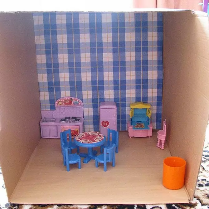 Осъществяване на куклена къща от кутията със собствените си ръце: инструкции за създаване на необичаен декор 9712_101