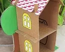 Fazendo uma casa de fantoche da caixa com suas próprias mãos: instruções para criar uma decoração incomum 9712_123