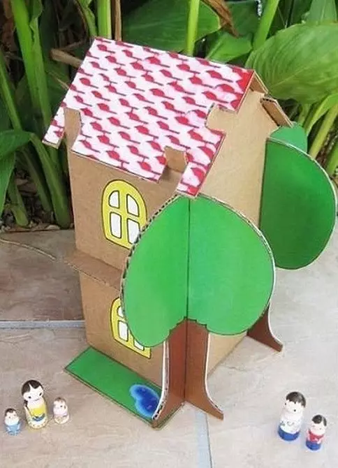 ساخت یک خانه عروسک از جعبه با دست خود: دستورالعمل برای ایجاد یک دکور غیر معمول 9712_124