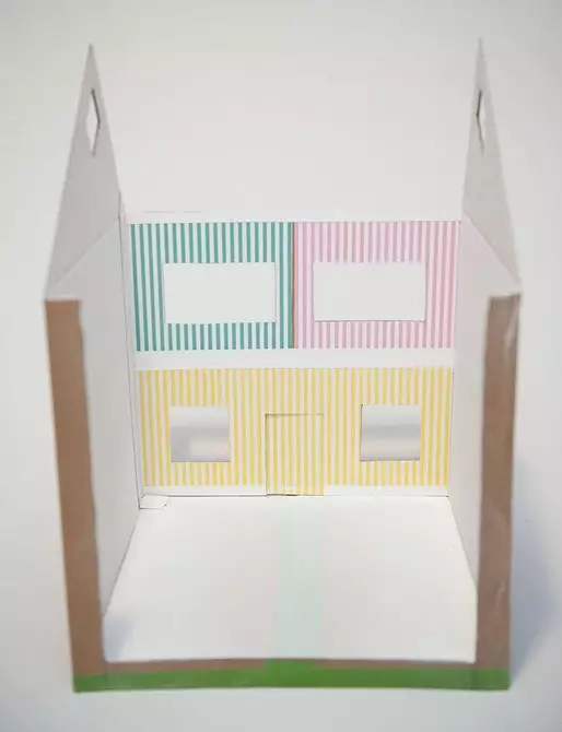 Faire une maison de marionnette de la boîte avec vos propres mains: instructions pour créer un décor inhabituel 9712_18