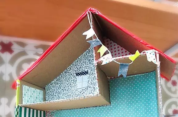 Making a puppet house from the box with your own hands: Instructions for creating an unusual decor 9712_41