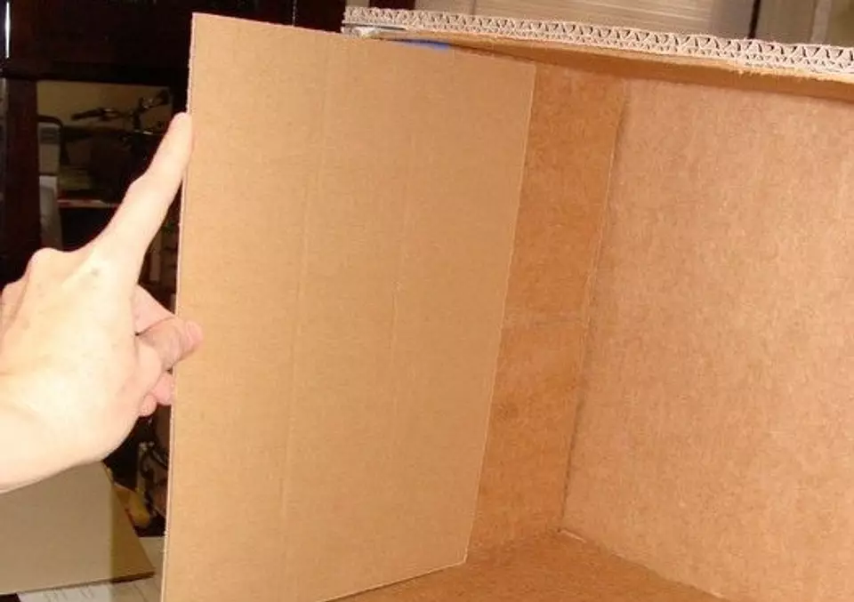 Κάνοντας ένα σπίτι μαριονέτας από το κουτί με τα χέρια σας: οδηγίες για τη δημιουργία μιας ασυνήθιστης διακόσμησης 9712_42