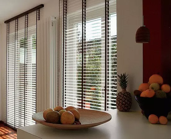 Завесе у кухињи са балконом: 14 опција дизајна 9760_45