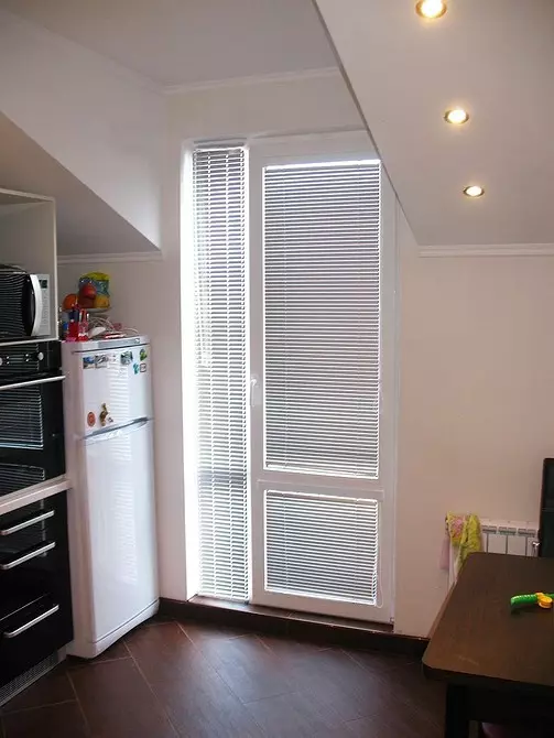 Завесе у кухињи са балконом: 14 опција дизајна 9760_46
