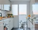 Завеси во кујната со балкон: 14 опции за дизајн 9760_95