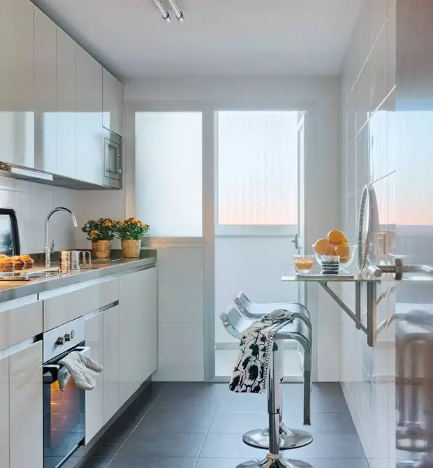 Завеси во кујната со балкон: 14 опции за дизајн 9760_98