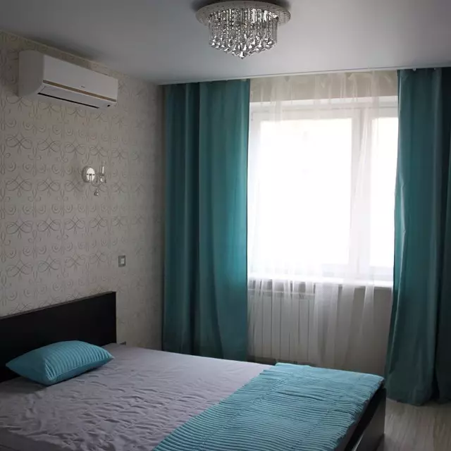Couleur turquoise dans la chambre à coucher Intérieur: 70 idées fraîches avec photos 9773_135