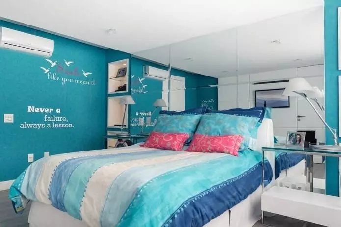 Turquoise kleur in slaapkamer interieur: 70 frisse ideeën met foto's 9773_44