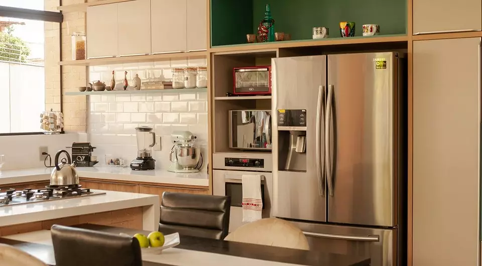 Come utilizzare un posto sopra il frigorifero: 7 soluzioni per coloro che non vogliono perdere e centimetro 9790_10