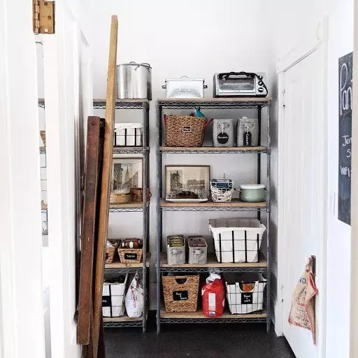 How to make shelves in the storage room with your own hands: Tips, photos and step-by-step plan 9837_15