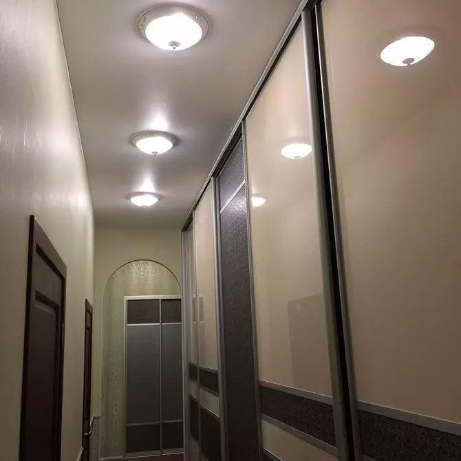 Selezionare il soffitto elasticizzato nel corridoio: tipi e opzioni di progettazione con le foto 9838_26