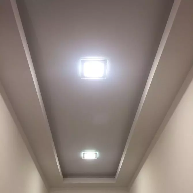 Selezionare il soffitto elasticizzato nel corridoio: tipi e opzioni di progettazione con le foto 9838_27