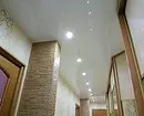 Zgjidhni tavanin e shtrirjes në korridor: Llojet dhe opsionet e dizajnit me foto 9838_29