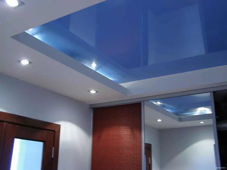 Selezionare il soffitto elasticizzato nel corridoio: tipi e opzioni di progettazione con le foto 9838_66